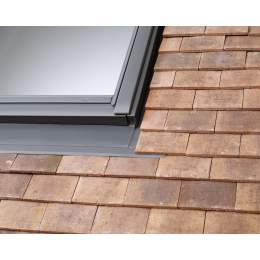 raccord-petites-tuiles-plates-pose-tradi-edp-mk04-78x98|Fenêtres de toit