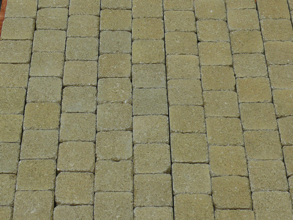 pave-beton-bastille-10x10-ep4cm-tilleul-edycem-0