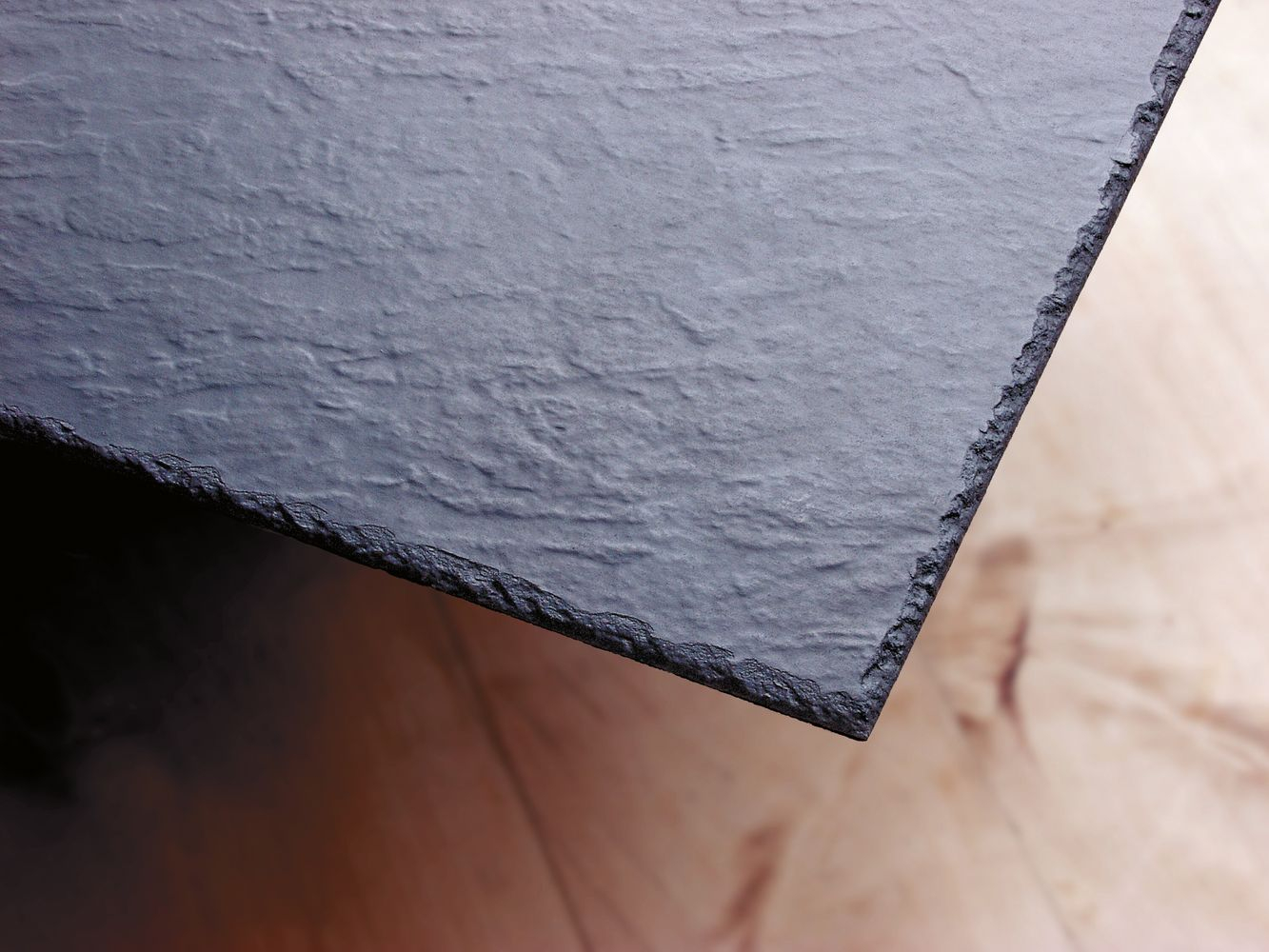 ardoise-fibre-ciment-kergoat-relief-anthracite-40x24cm-1