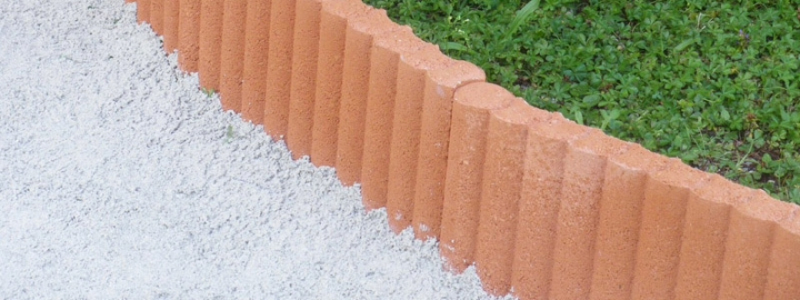 bordure-beton-canelee-50x20x6cm-ocre-edycem-0